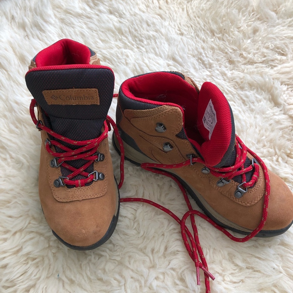 Columbia Hiking boots SZ 7